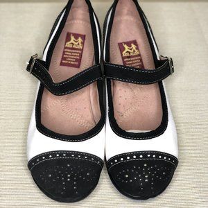 Aris Allen B&W Mary Jane Captoe Swing Shoes